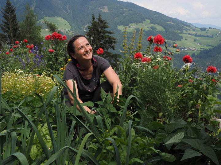 Der Bauerngarten befindet sich anschließend an der Terrasse vor der Ferienwohnung.