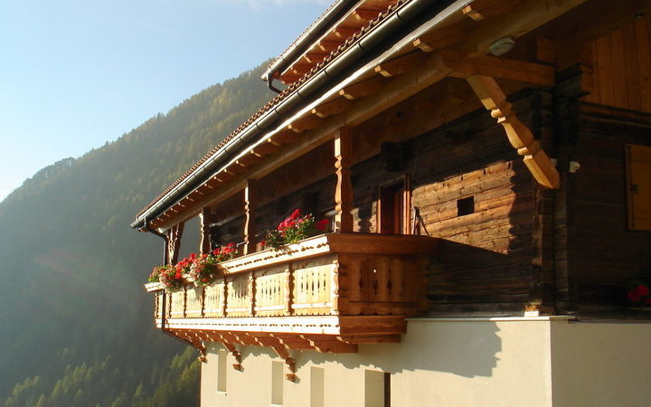 Zur Wohnung gehört ein großer Balkon. Genießen Sie die schöne Aussicht!