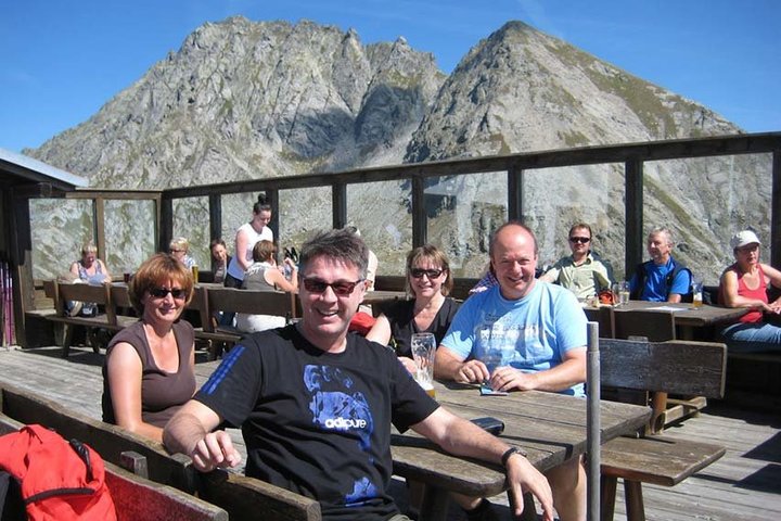 ...in einer Alm- oder Schutzhütte einkehren, ...